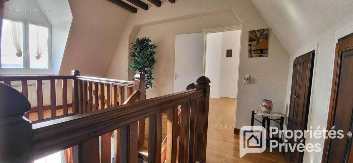 Grande maison traditionnelle et dépendances - photo 7
