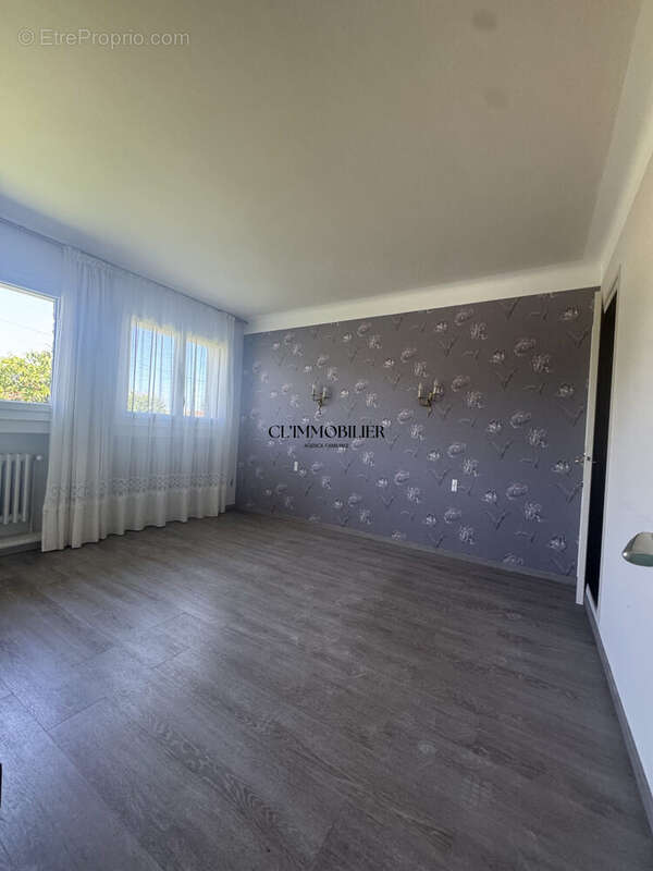 Appartement à SAINT-JUST-SAINT-RAMBERT