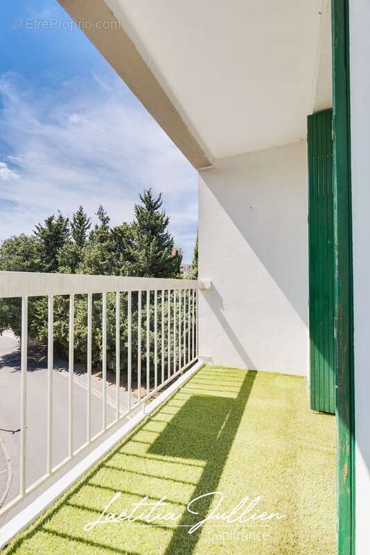 En exclusivité par Laëtitia JULLIEN – Marseille 10ème – Les Collines – T4 traversant de 83,83 m² avec balcon et loggia au pied d - photo 21