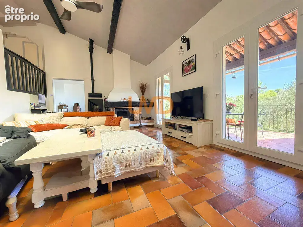 Flayosc – Maison de plain-pied avec piscine, vue dégagée - photo 11