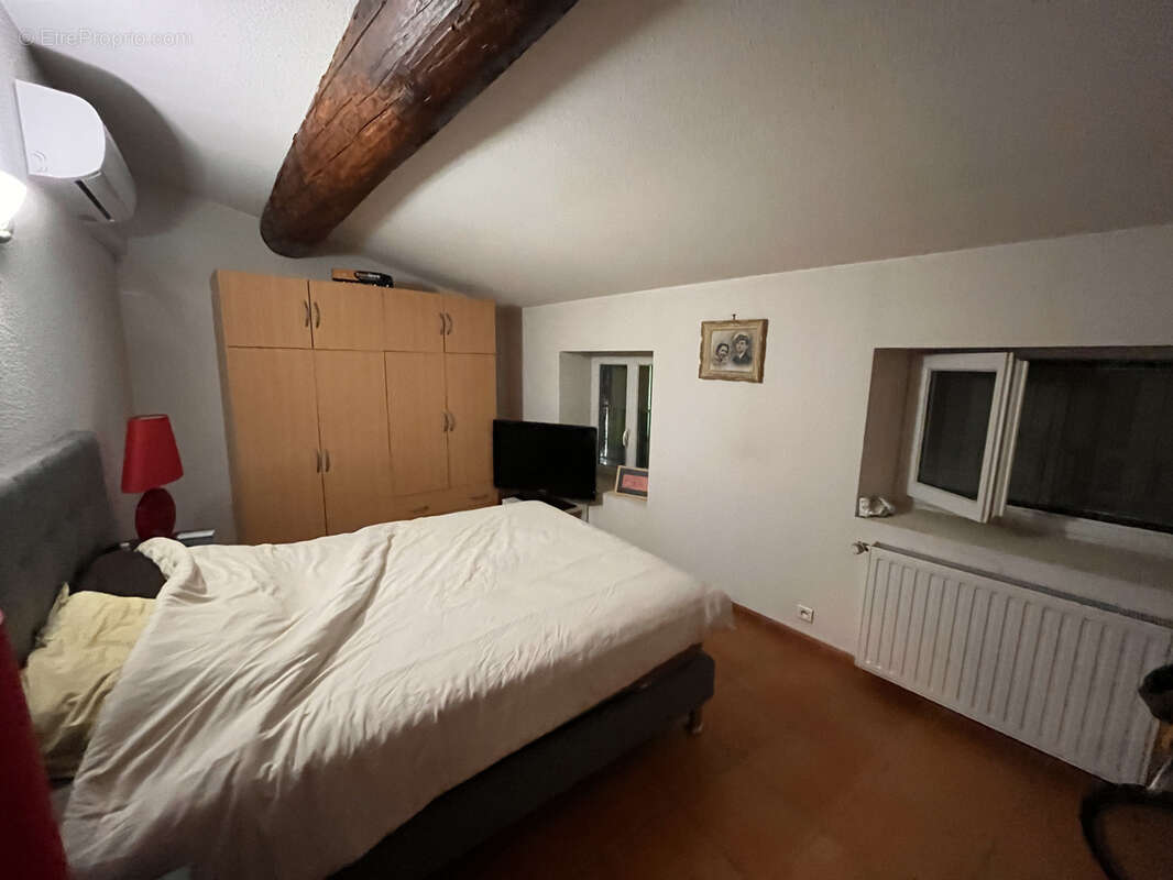 Immeuble de rapport à BEZOUCE, situé à 10 km à l'est de Nîmes, en plein centre du village. - photo 15