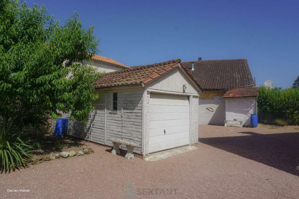Charmante demeure en pierre, nichée sur les hauteurs de la petite Venise du Périgord. - photo 8