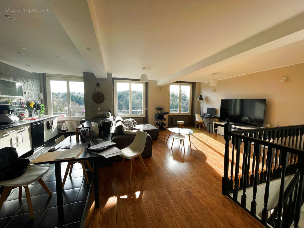 Appartement à SAINT-GENEST-LERPT