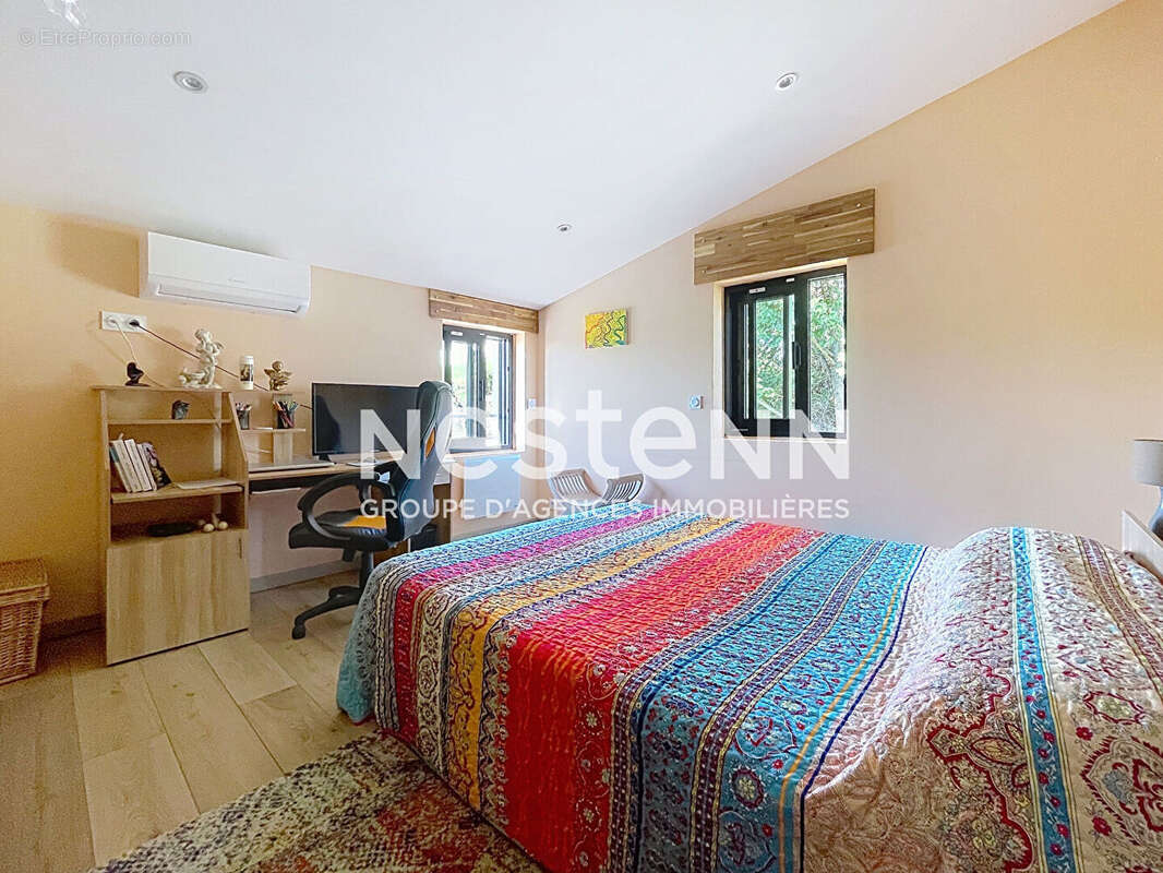 Villa rénovée de 160m2 habitables, 5 pièces, 3 chambres dont 1 de plain-pied, piscine 4x8m, terrain détachable constructible - photo 11