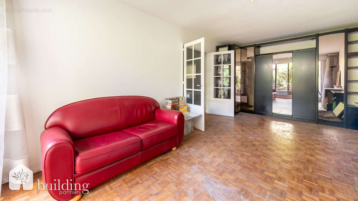 A vendre - Paris 15e Charles Michels - Grand studio de 38,35 m² avec vue sur jardin - photo 3