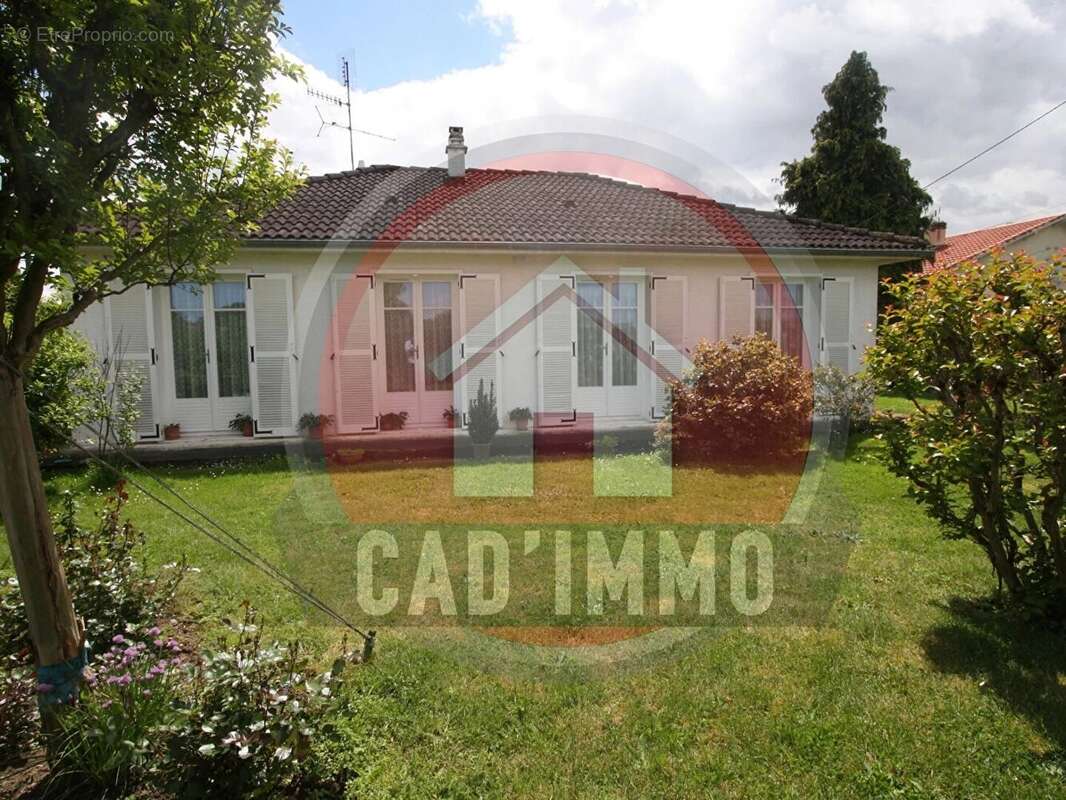 Maison à COURS-DE-PILE