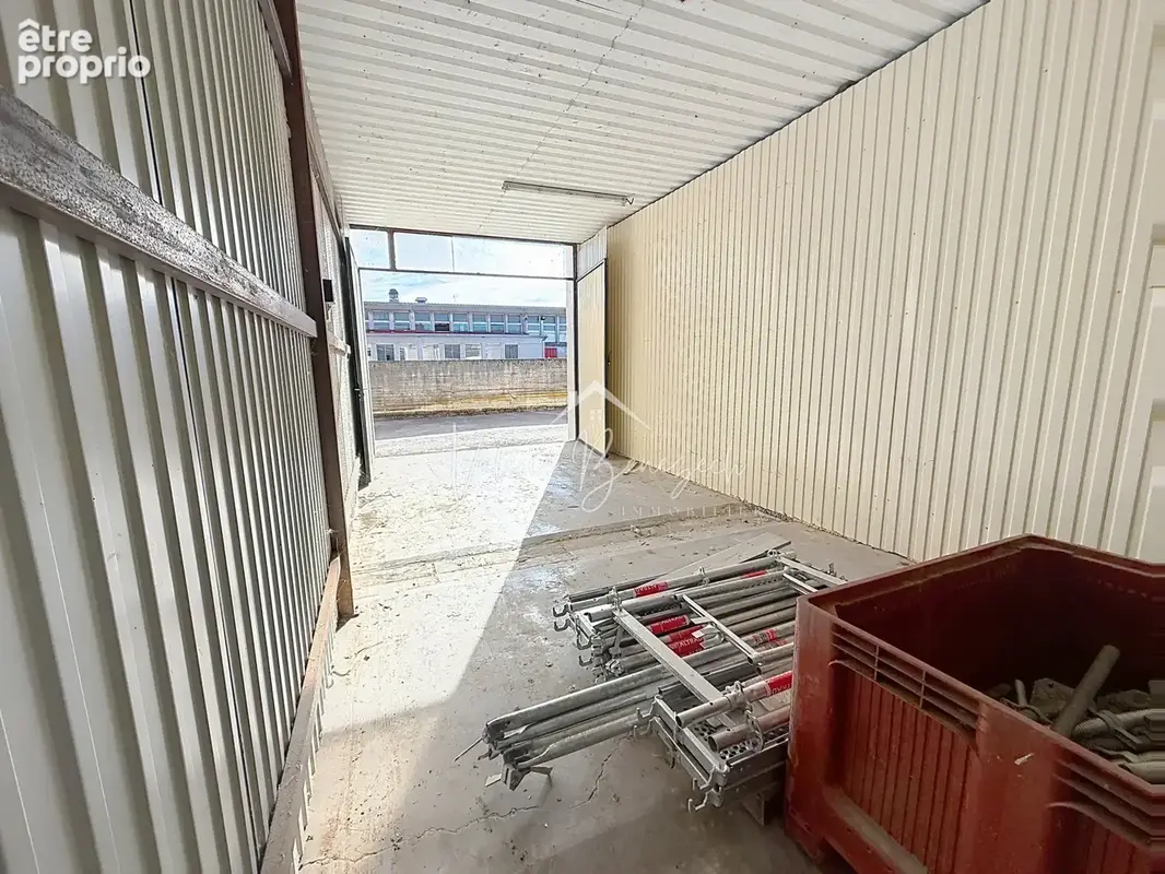 Garage 33,80 m2 et voies desserte en zone artisanale à St-Affrique - photo 2