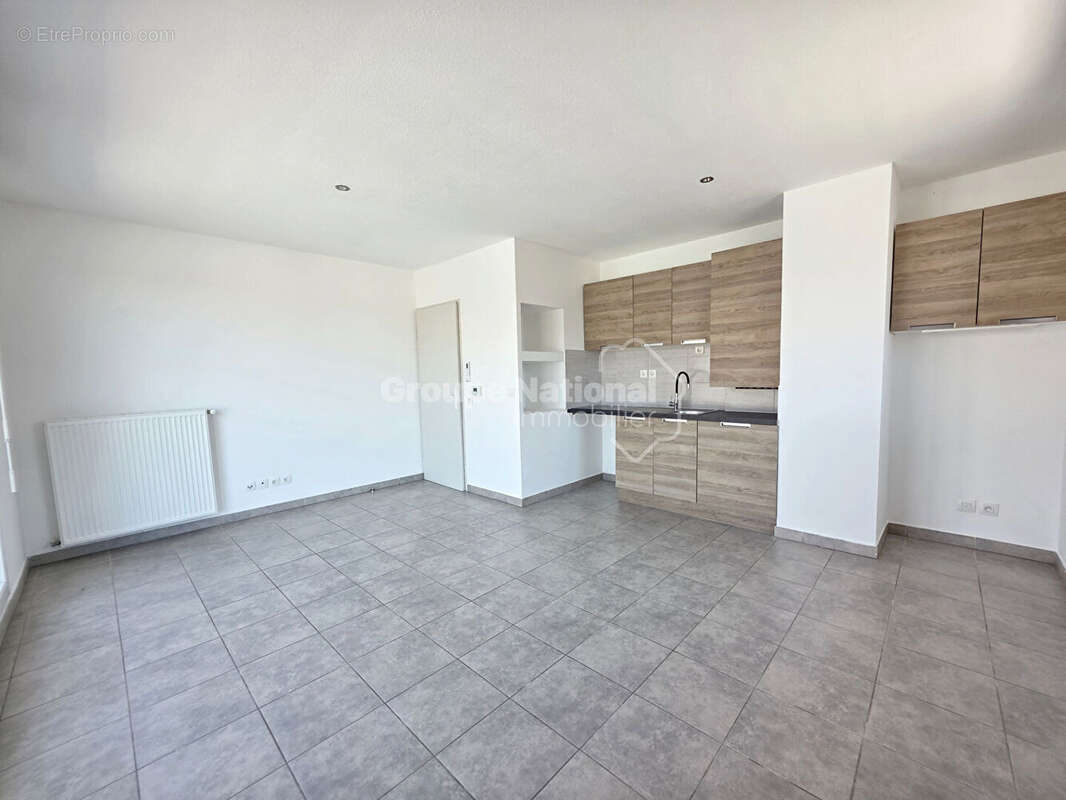 À vendre -Bel appartement T2 de 43 m² avec grande terrasse et double parking -Centre-ville de Miramas - photo 4