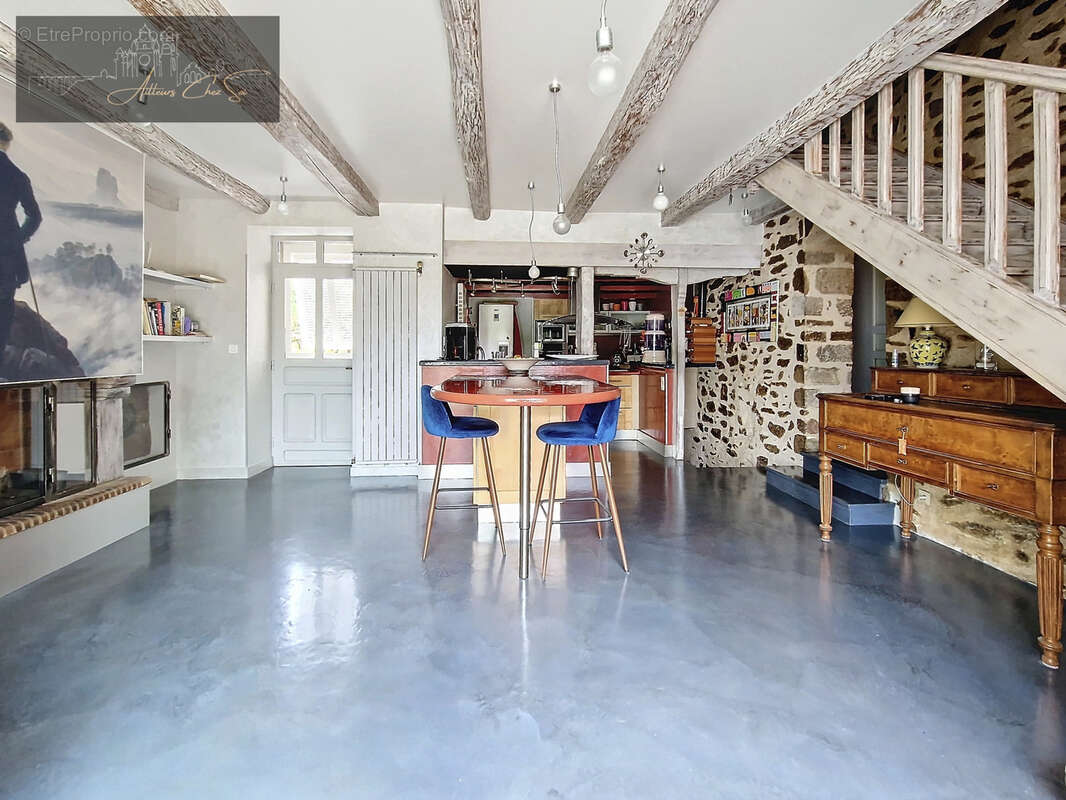 À Vendre - Maison en Pierres avec Cachet et Matériaux de Qualité - photo 5