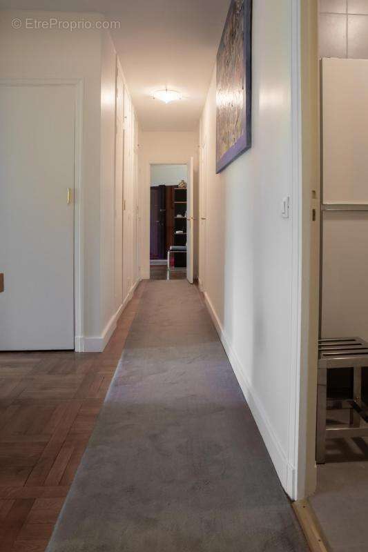 Appartement à PARIS-16E