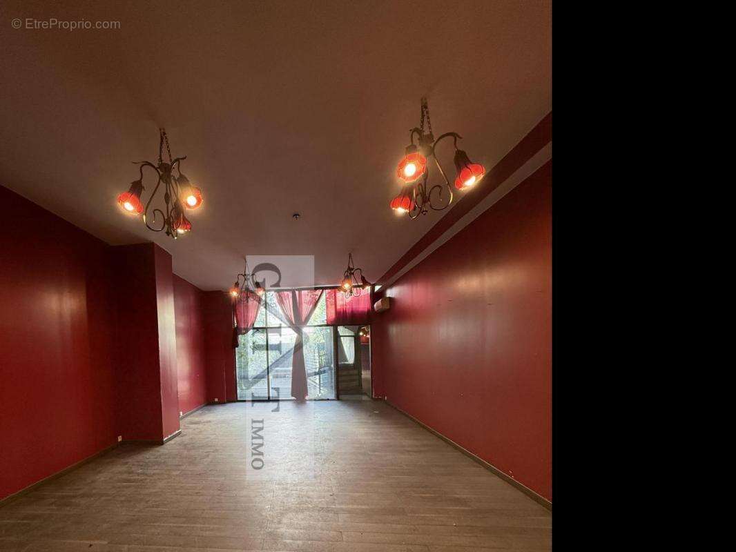 Local d'activités de 2190m2 a vendre SAINT DENIS - photo 7