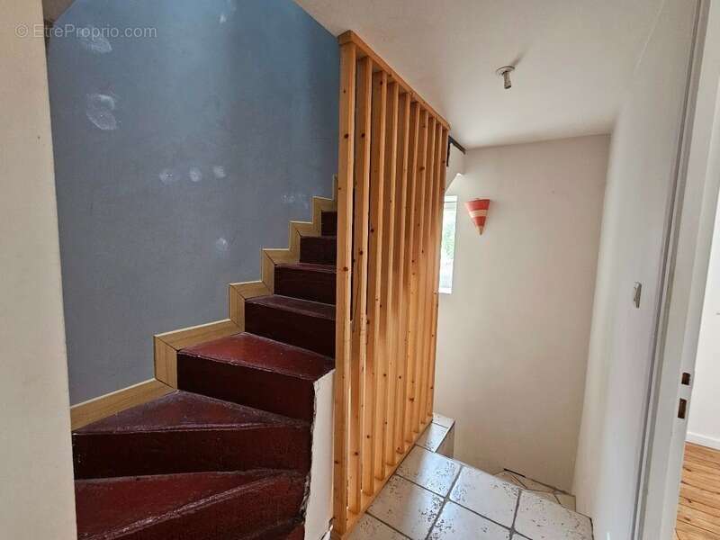 Maison 176 m² habitables - jardin - cour - grange  CHAURIAT (63) - photo 20
