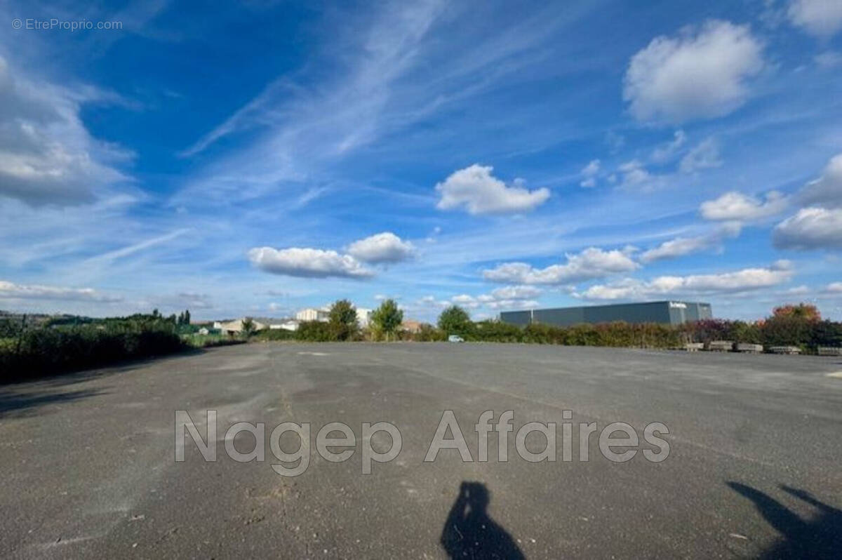 Terrain à AIGUEPERSE