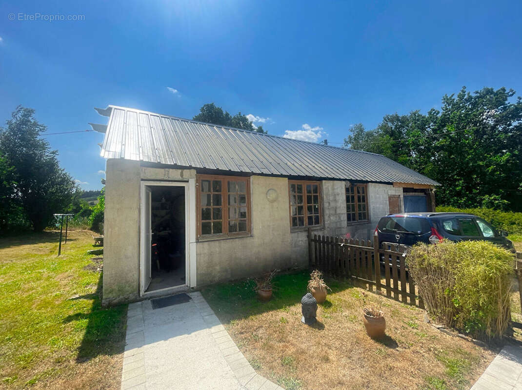 NISTÈRE: Pleyben. Ancienne école de 240 m² avec 6 chambres, jardin et garage. - photo 18