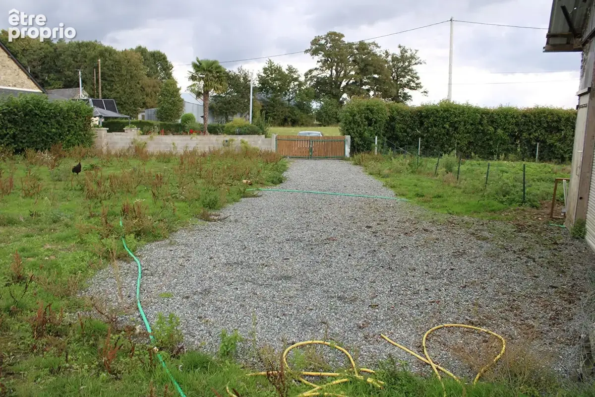 Rannée, dans un hameau, grand terrain constructible de 2410 m² - photo 4