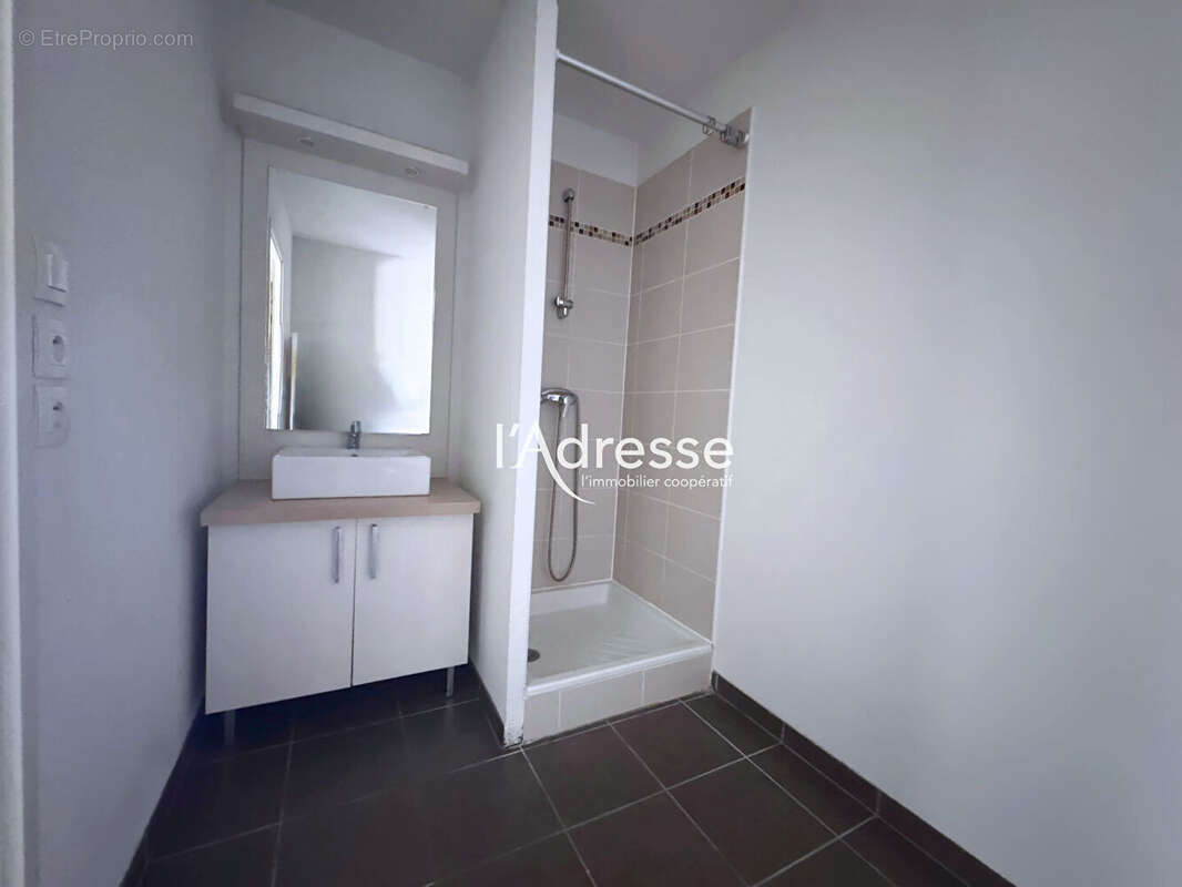 Exclusivité l'Adresse Immobilier - St Alban - T2 en rez-de-jardin avec terrasse, jardin privatif et 2 parkings - photo 5