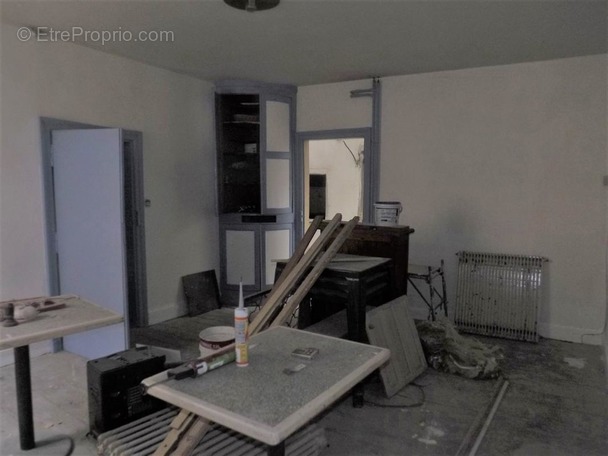 Commerce à CONFOLENS