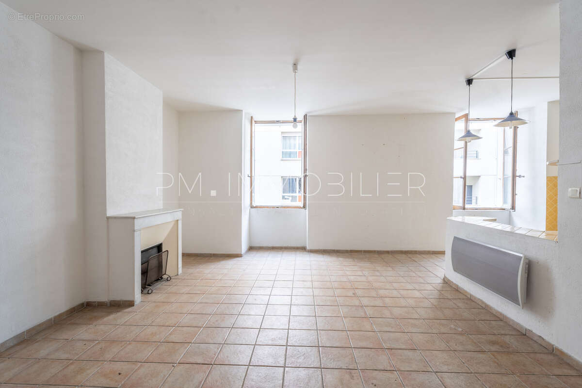 Appartement à MARSEILLE-2E