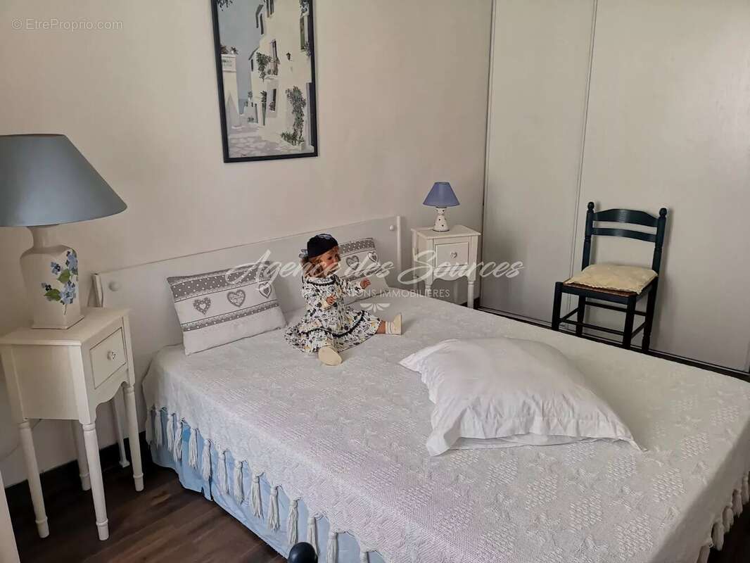 Appartement à VARAGES