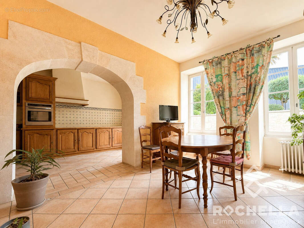 Maison 228 m² à Saint-Jean-D'angely  - photo 6