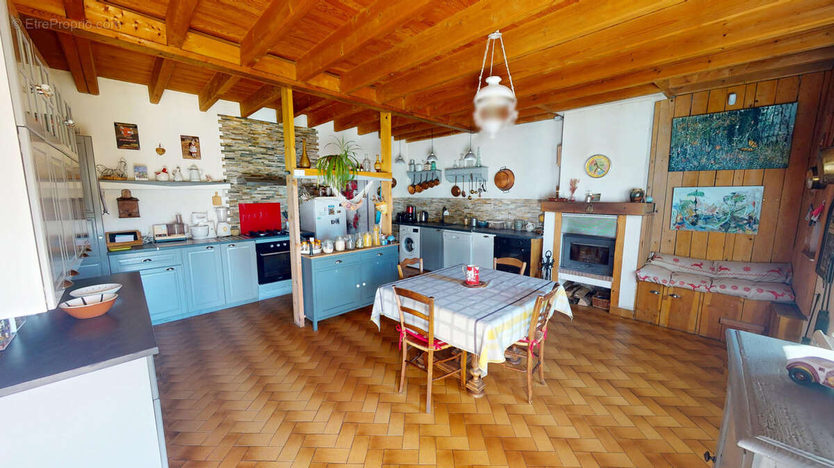 Maison à CRAPONNE-SUR-ARZON