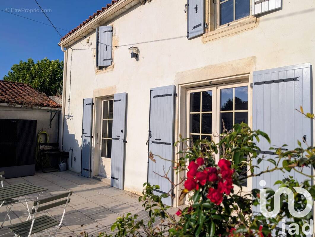 Photo 1 - Maison à SAINT-PIERRE-D&#039;AMILLY