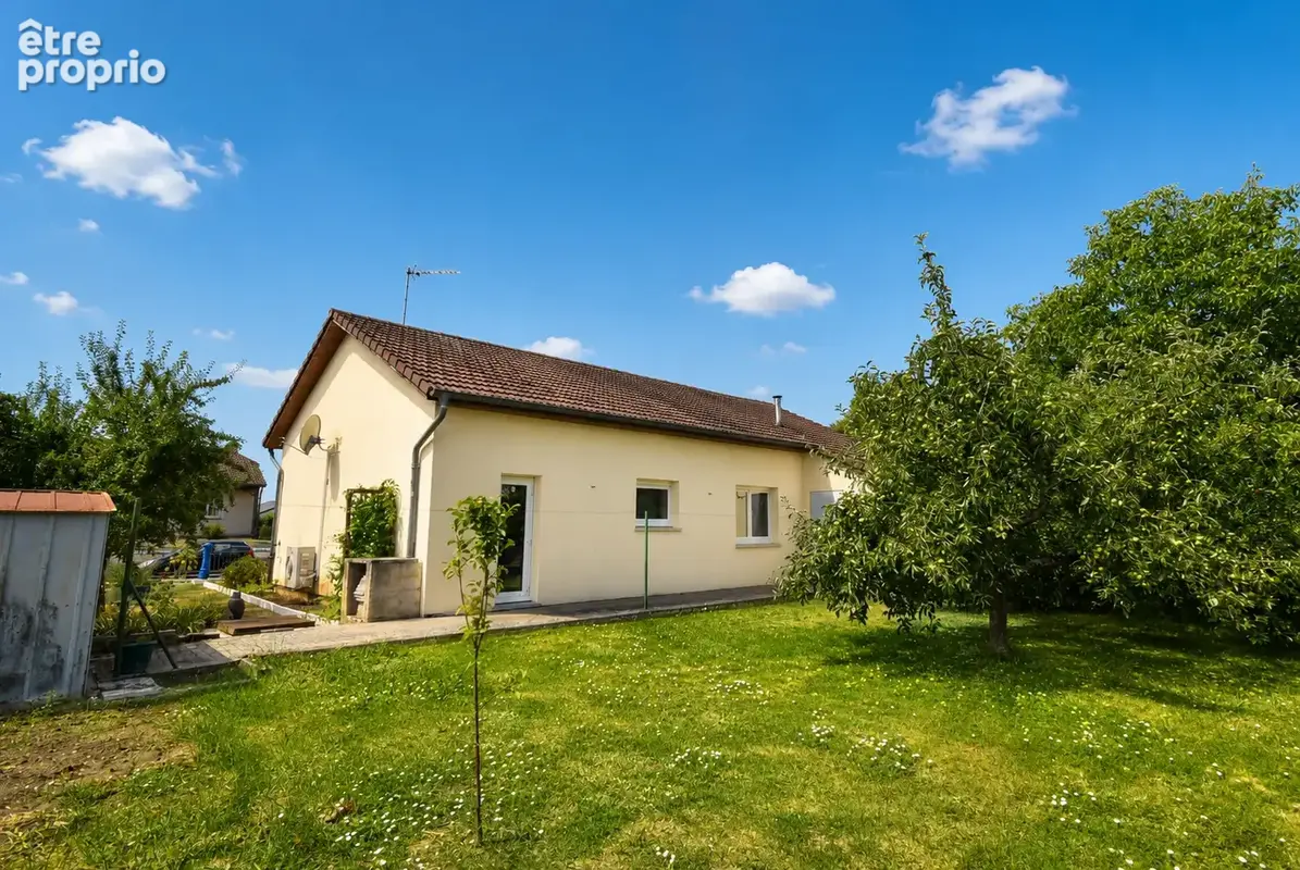 Maison individuelle de plain-pied avec jardin et garage. - photo 2