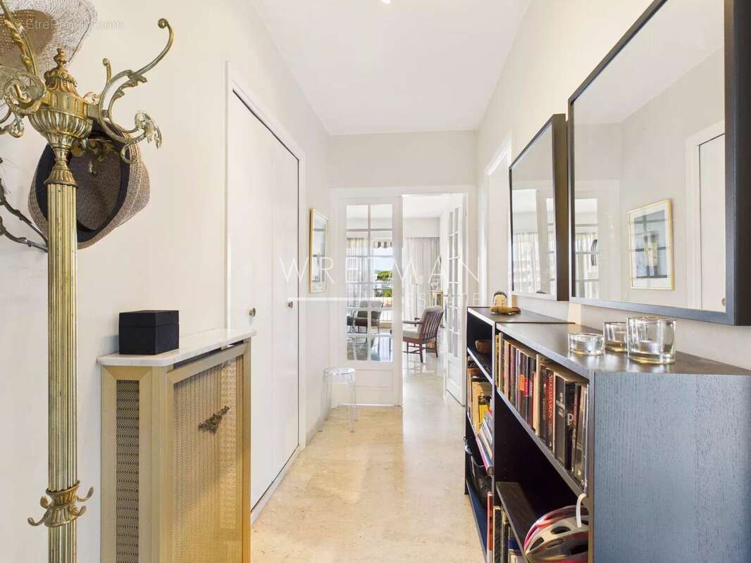 Appartement à SAINT-LAURENT-DU-VAR