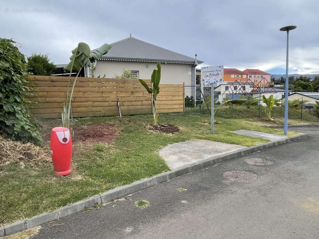 Terrain à SAINT-PIERRE
