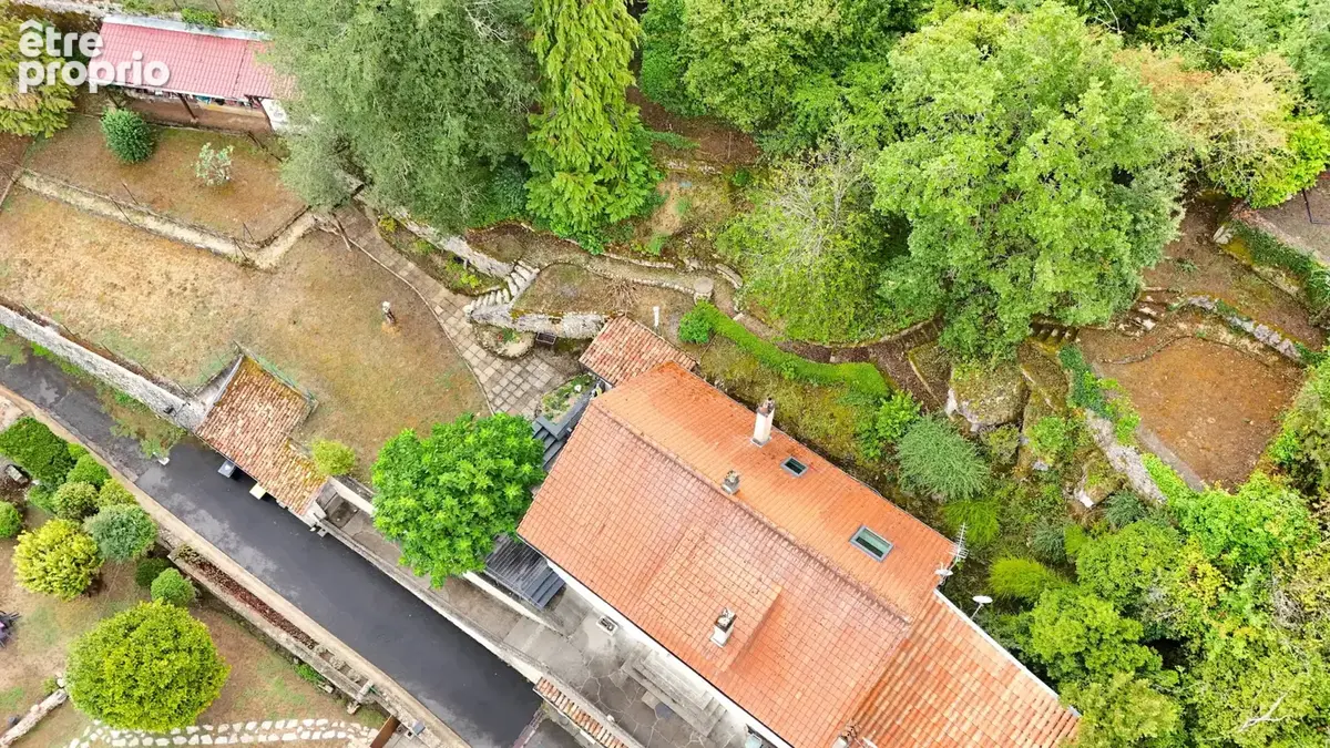 Maison centre-ville, avec jardin, dépendances et vue imprenable sur les châteaux - photo 4