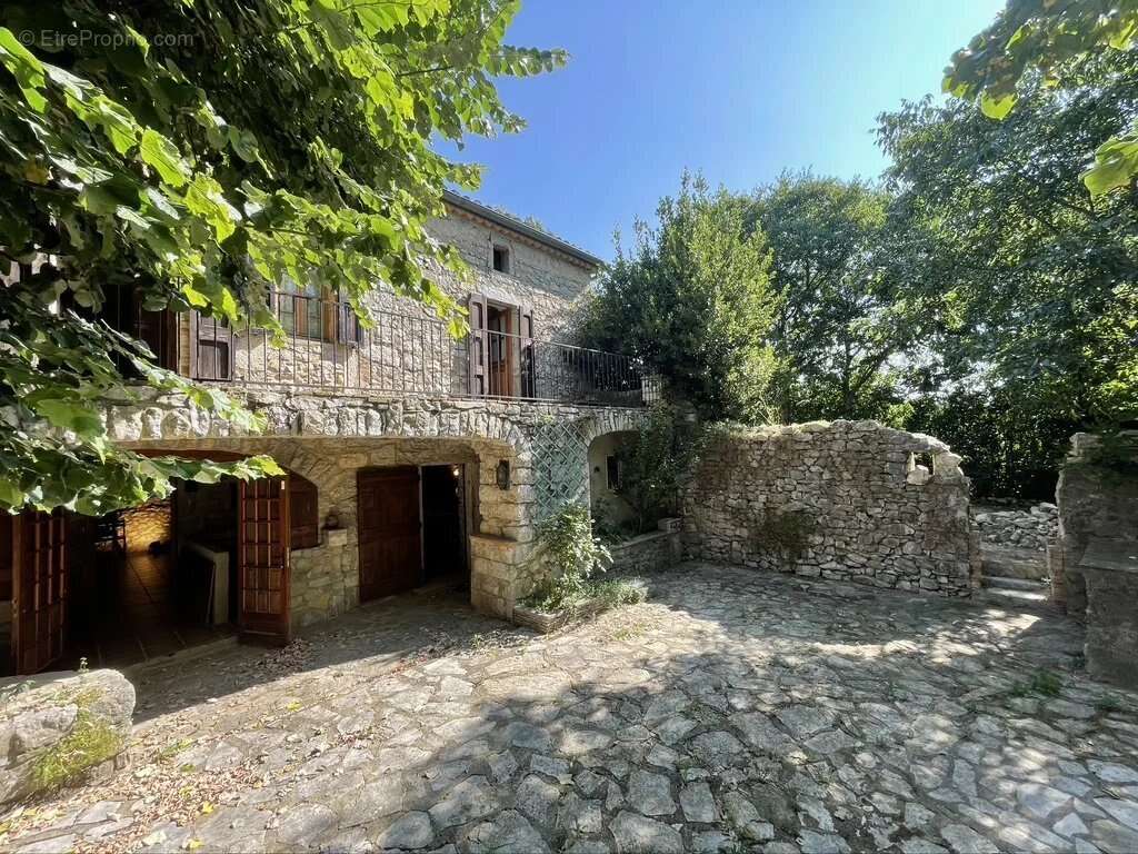 Maison à SAINT-ANDRE-DE-CRUZIERES