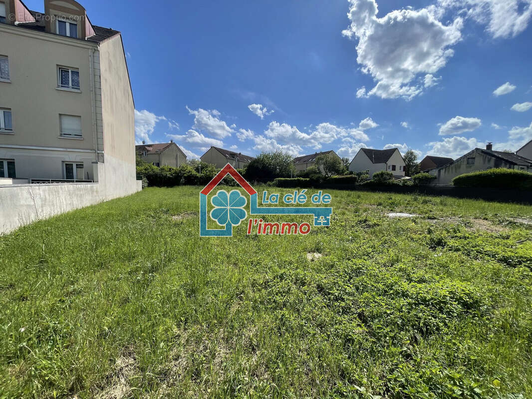 Terrain 373 m² à Moissy-Cramayel  - photo 2