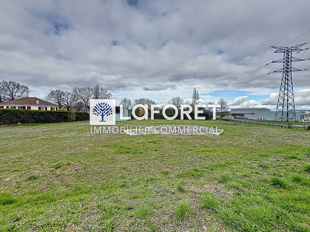 Terrain à BRESSUIRE