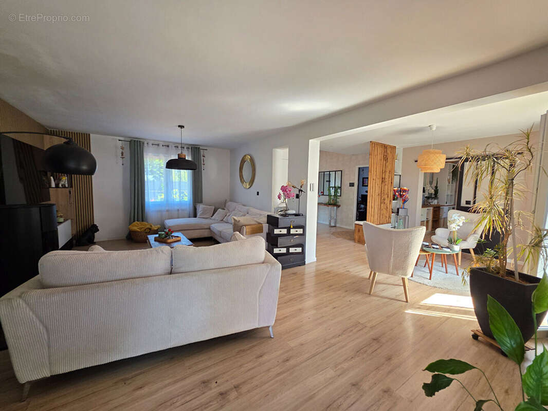 Maison à CREVECOEUR-LE-GRAND