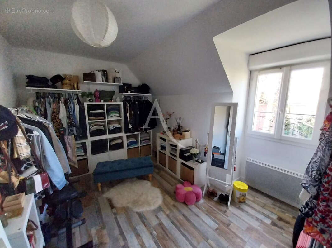 Maison à JUZIERS