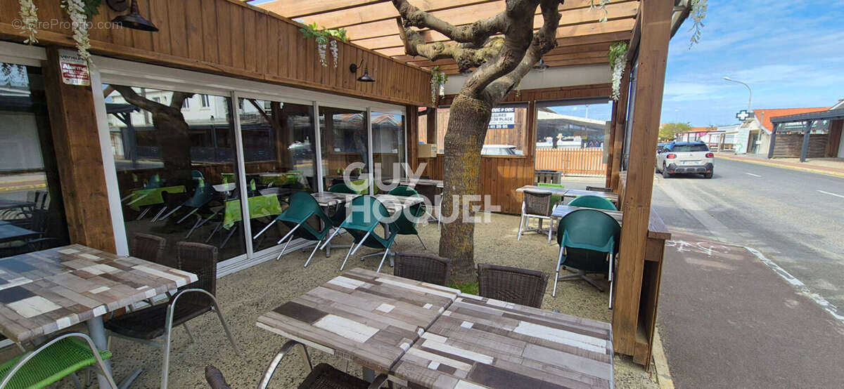 Commerce à VENDAYS-MONTALIVET