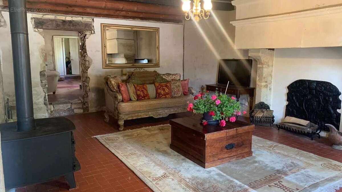 Maison à CHEF-BOUTONNE