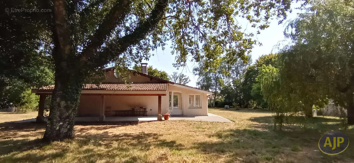 LEGE: Maison avec piscine sur 2000 m² - photo 11