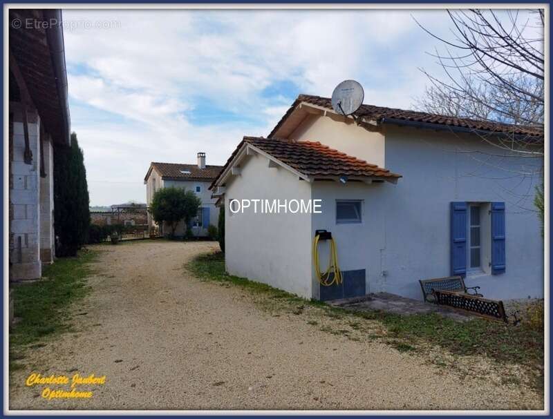 Maison à AUBETERRE-SUR-DRONNE