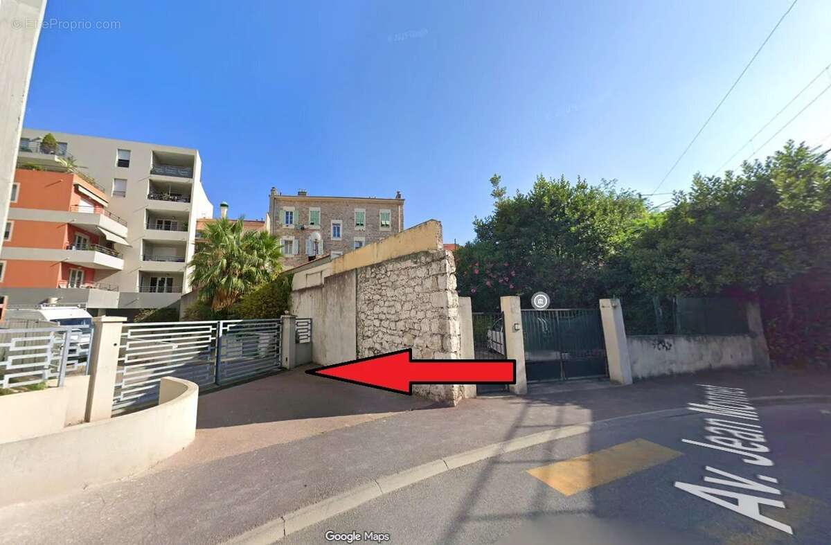 Parking à ROQUEBRUNE-CAP-MARTIN