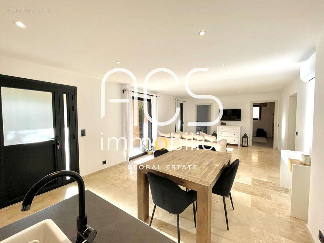 Appartement à MOUGINS