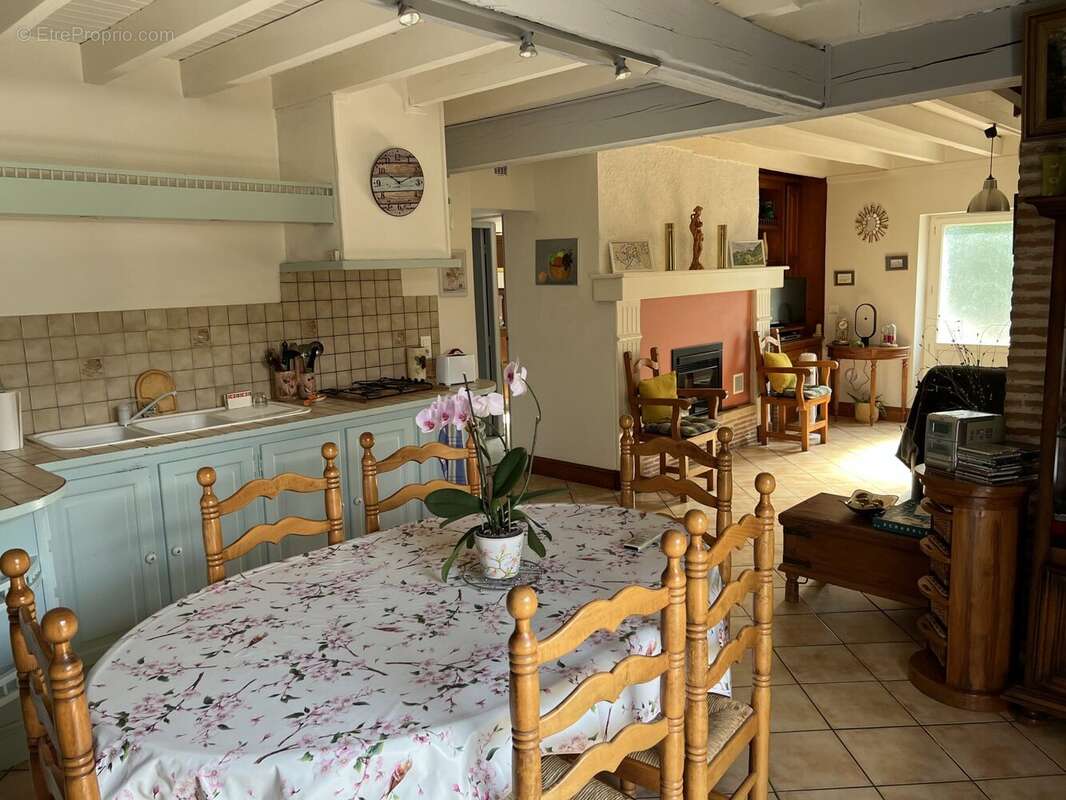 Maison à SAINT-URCISSE