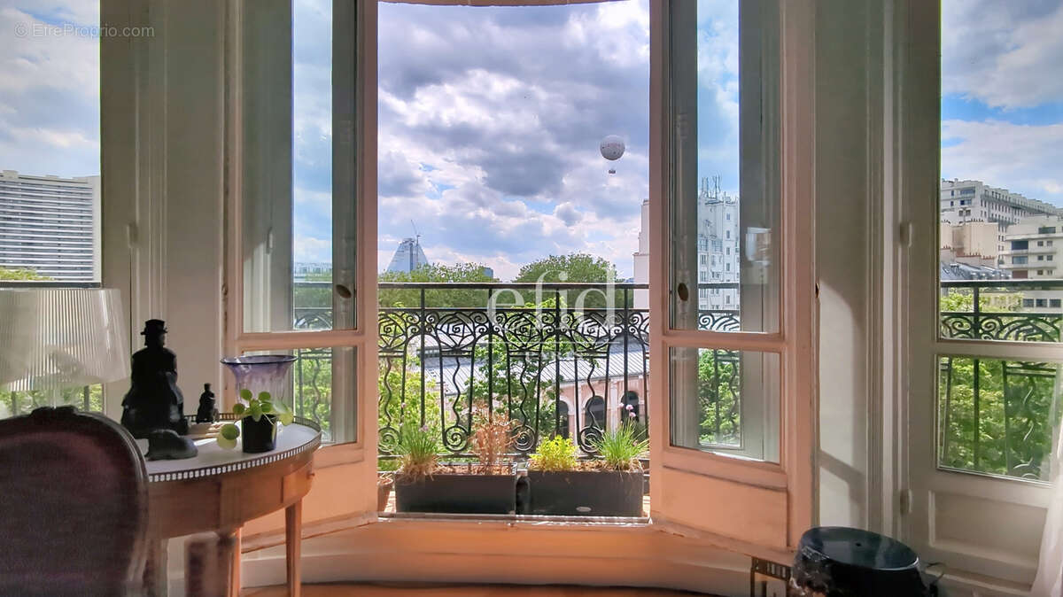 Appartement à PARIS-16E