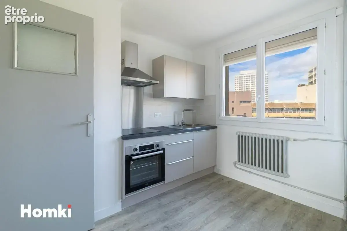 Appartement T4 de 75 m² à Marseille 13006, Boulevard Vincent Delpuech - photo 4