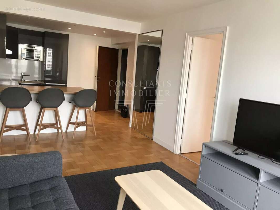 Appartement à PARIS-16E