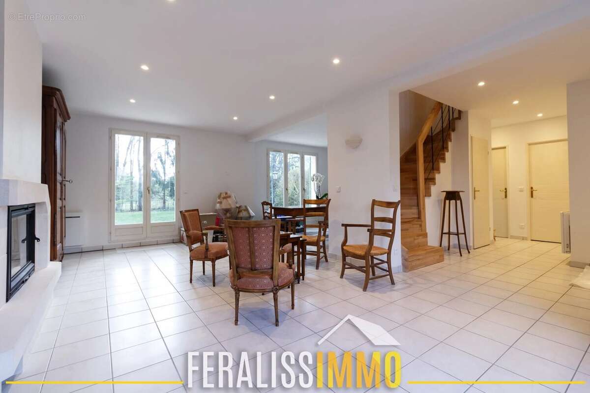 Maison à NEUVILLE-SUR-OISE