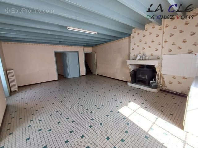 Maison à COULONGES-SUR-L&#039;AUTIZE