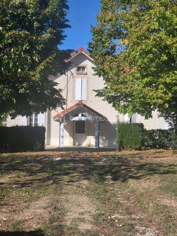 Maison en pierre rénovée à LECTOURE avec JARDIN- 3 CHAMBRES - photo 2