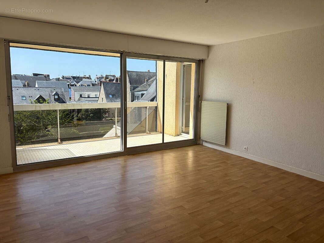 GRAND T.2 à  hyper centre ville d'AURAY- 57 m² - photo 6