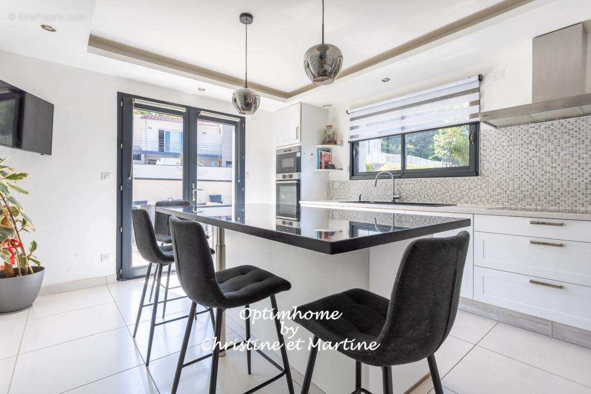 Orcines : maison contemporaine avec piscine – 192 m² – 4 chambres – terrain 715 m² - photo 3
